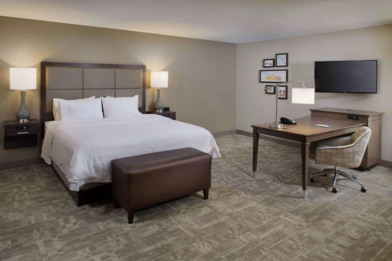 Hampton Inn By Hilton Garden City Long Island Exteriör bild
