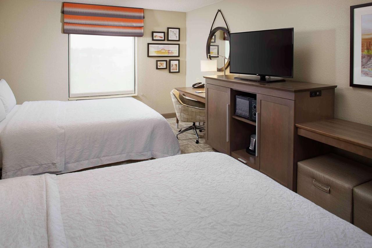 Hampton Inn By Hilton Garden City Long Island Exteriör bild