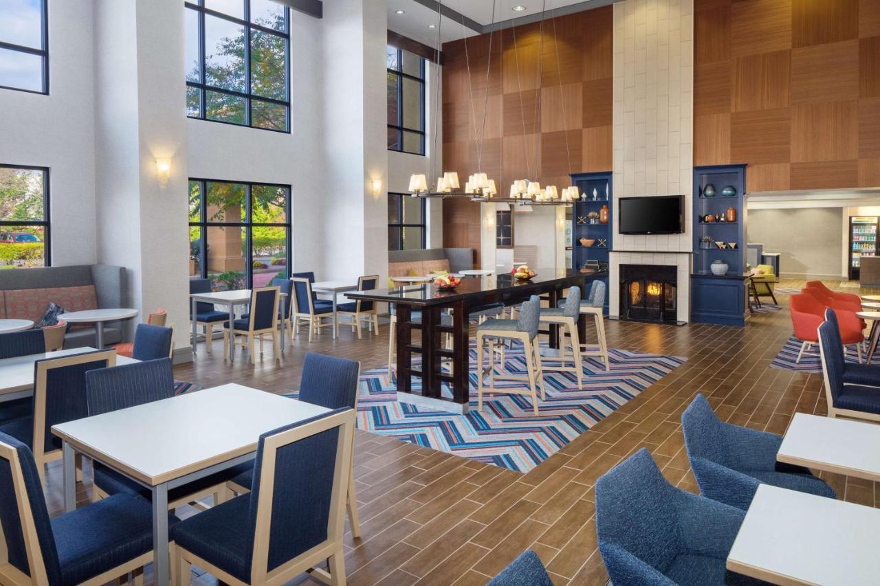 Hampton Inn By Hilton Garden City Long Island Exteriör bild