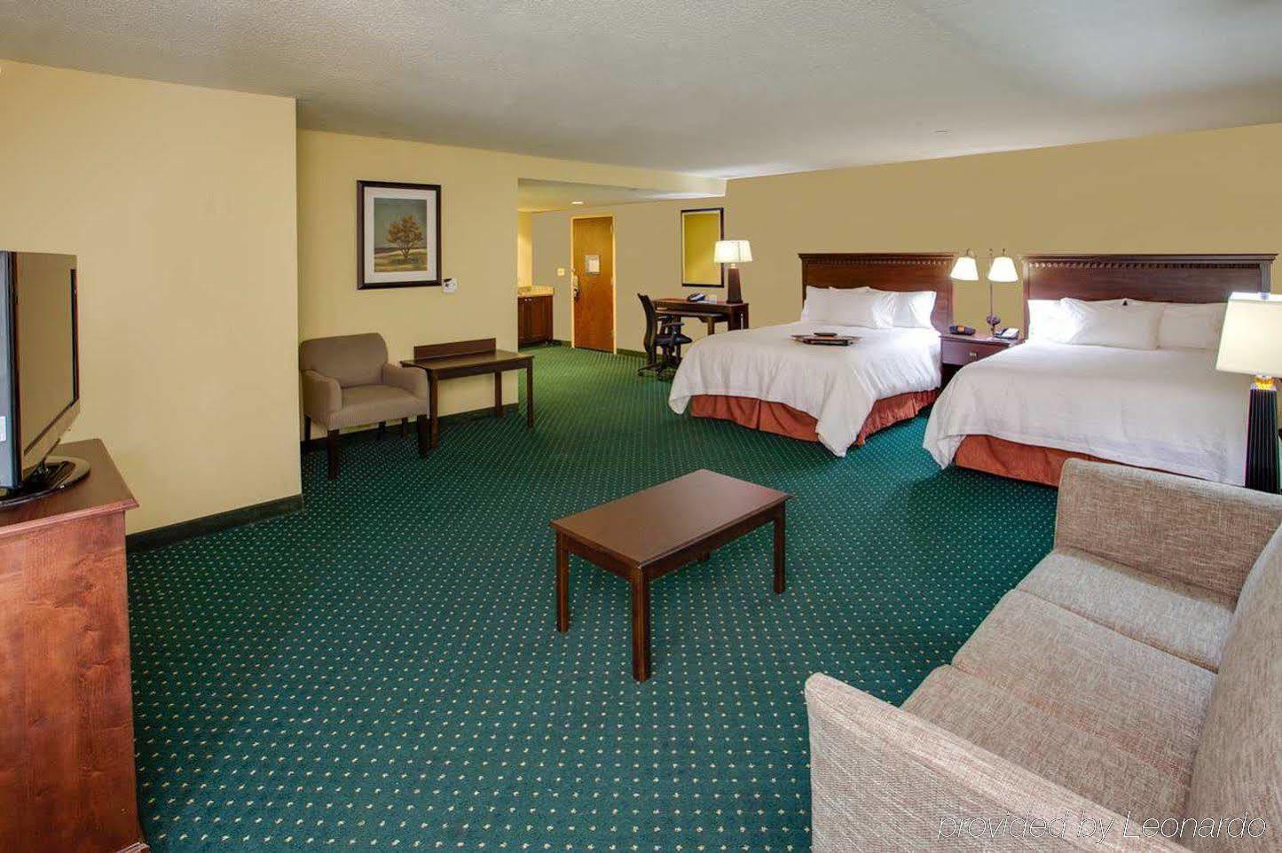 Hampton Inn By Hilton Garden City Long Island Exteriör bild