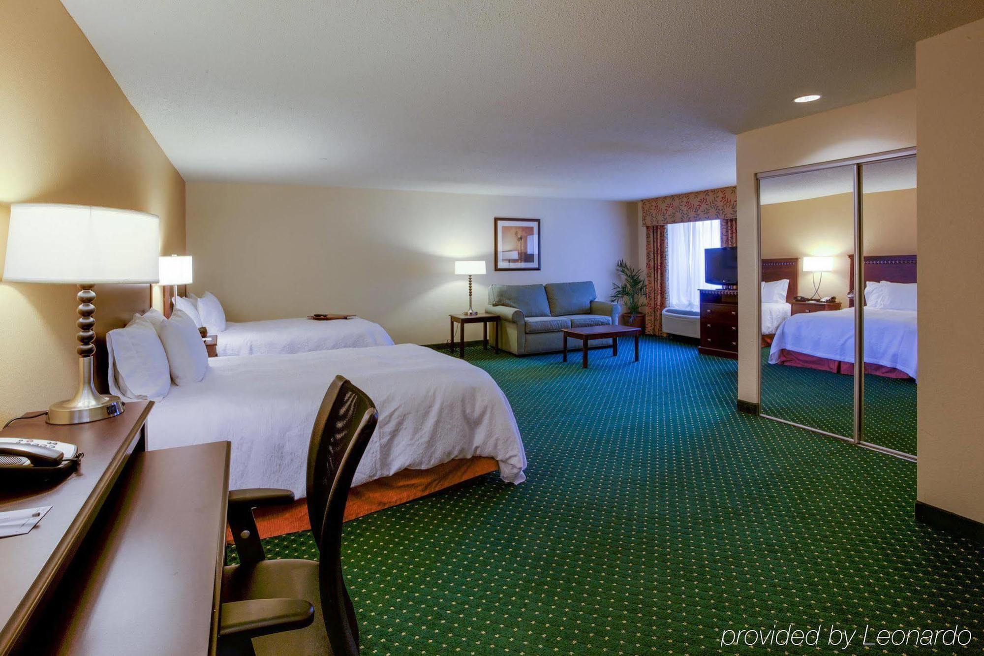 Hampton Inn By Hilton Garden City Long Island Exteriör bild