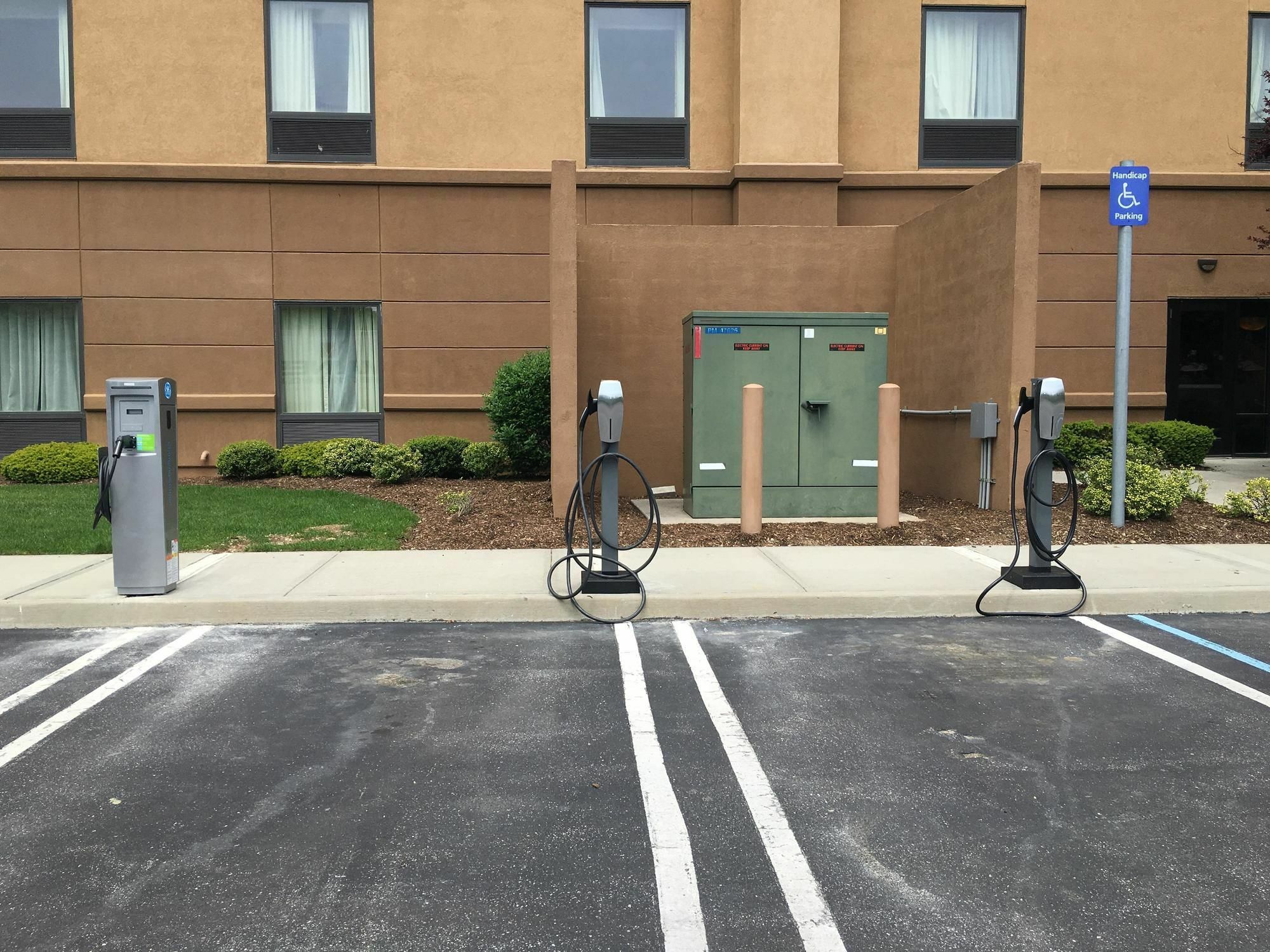 Hampton Inn By Hilton Garden City Long Island Exteriör bild